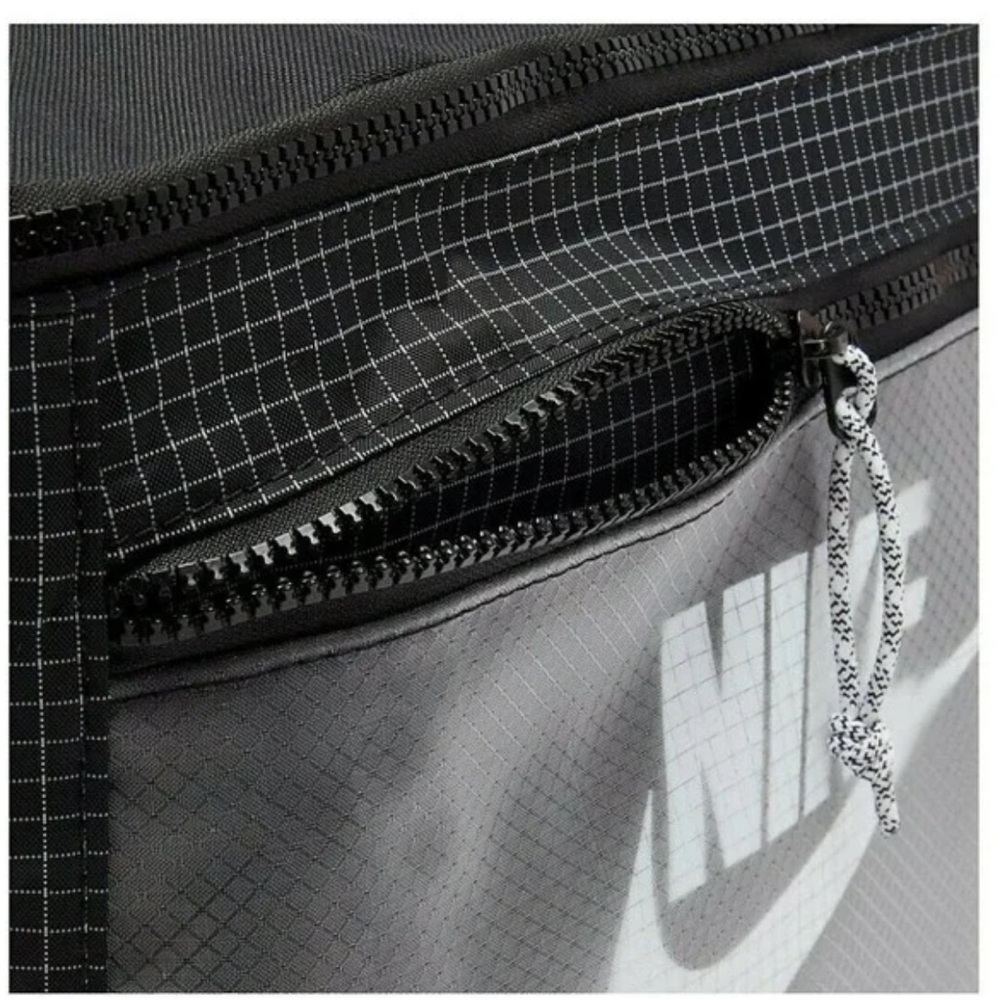 Nike - Picture 4 of 6